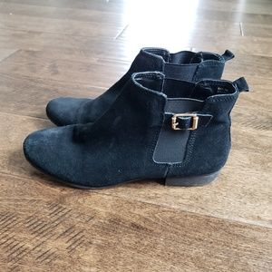 White Mountain Black Leather Ankle Boots Size 8.5